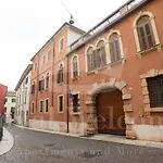 Un Nido Sull'arena - Royal Welcome